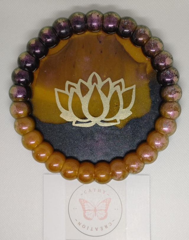 Vide poche rond noir et doré avec fleur de lotus 