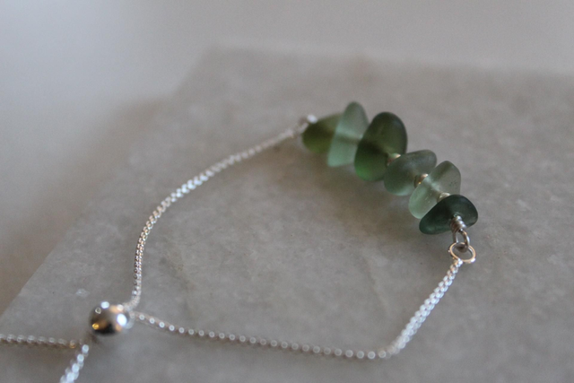 Green adjustable seaglass bracelet 