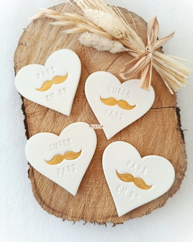 Magnet en argile forme coeur "Papi en or / Super Papi" motif moustache doré 
