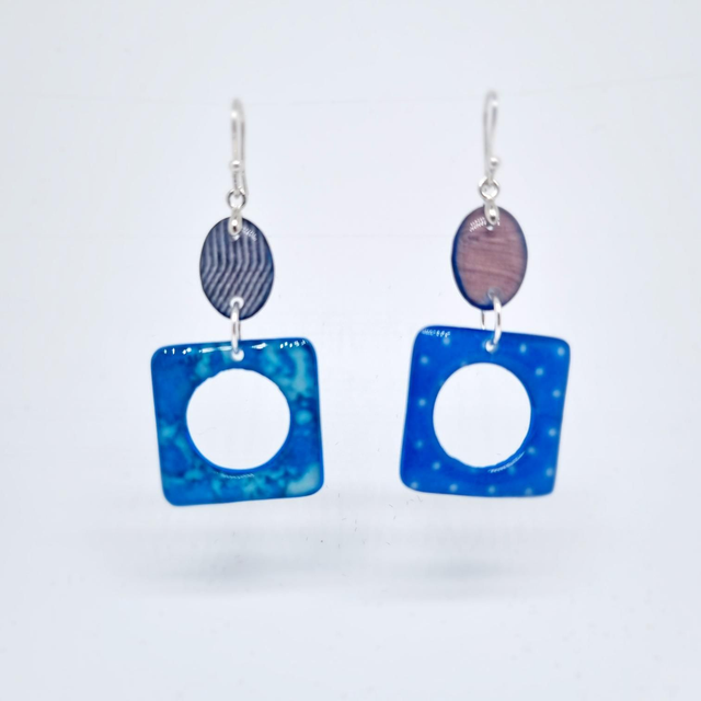 Boucles d&#039;oreilles bleu double créoles carré