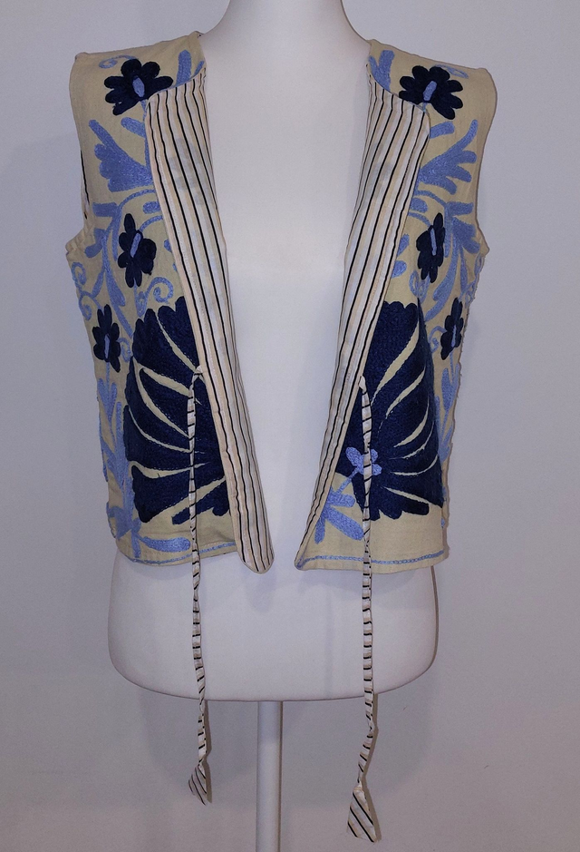 Veste sans manches reversible en coton blanc brodé Suzani - Confectionnée à la main - Doublure rayée