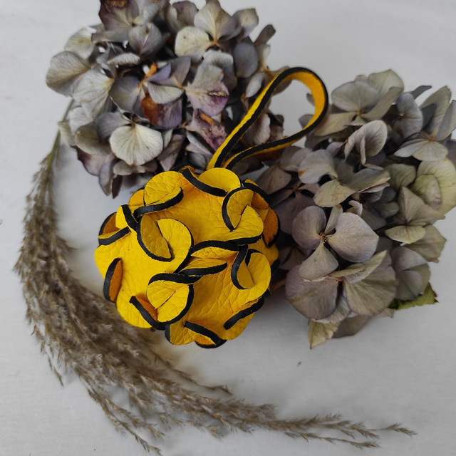 Fleur d&#039;hortensia en cuir 