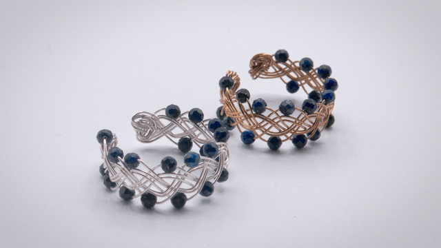 Bague ornée de lapis lazulis facettés