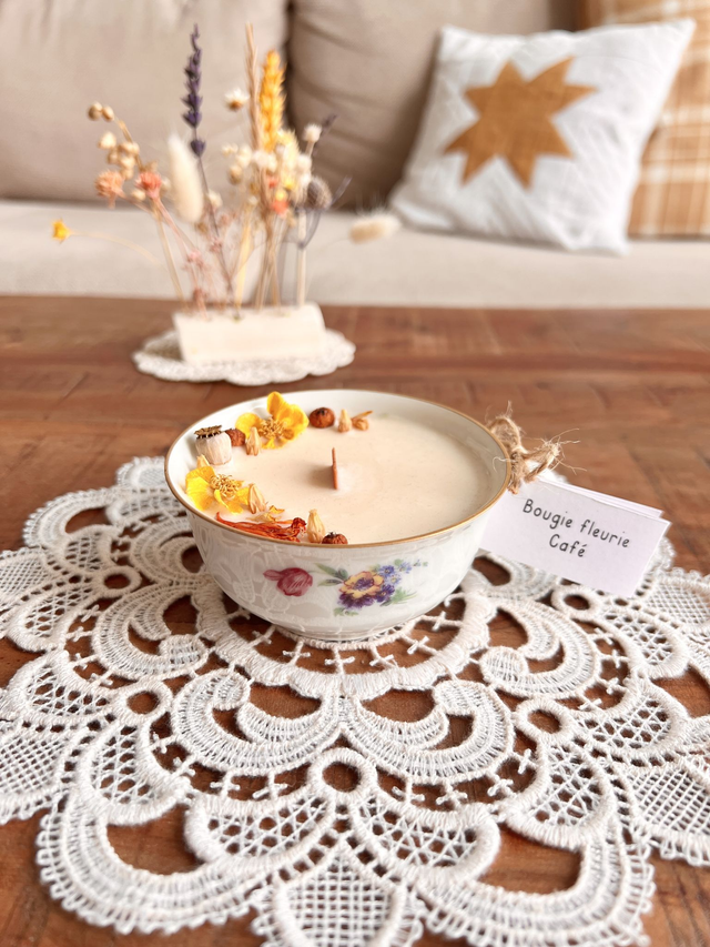 ✨ Bougie Café - tasse à thé "bouquet coloré"