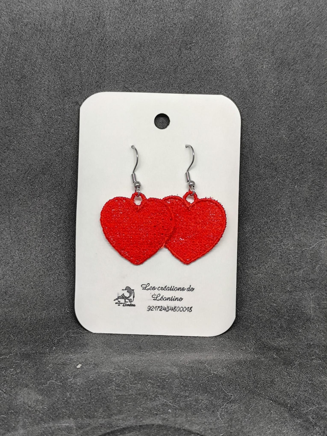 Boucle d'oreille petit cœur rouge
