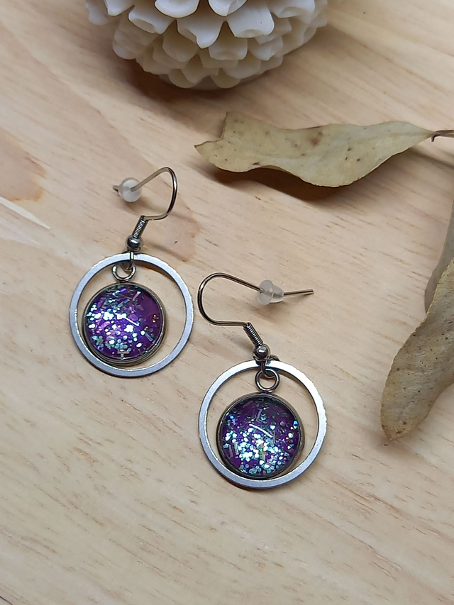 Boucles d&#039;oreilles Cabochon &quot;Paillettes&quot; -  violet / argenté / cercle