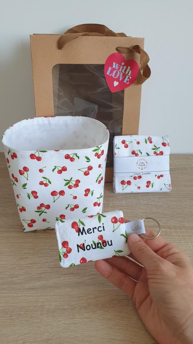 Coffret: panier +4 cotons + porte clés Merci Nounou (cerises 🍒) 
