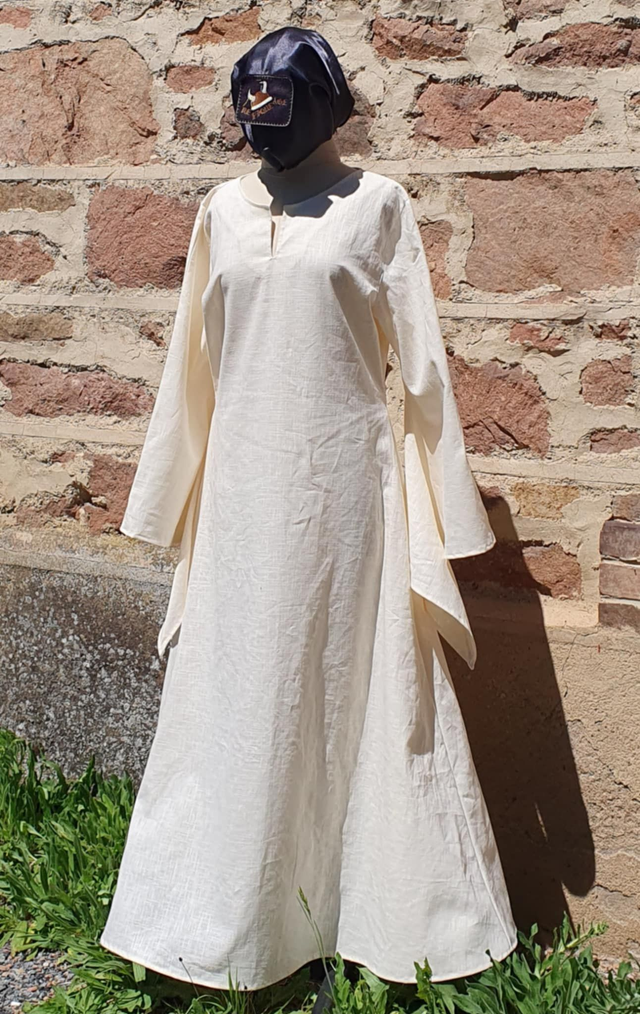 Robe à manches trompette en lin