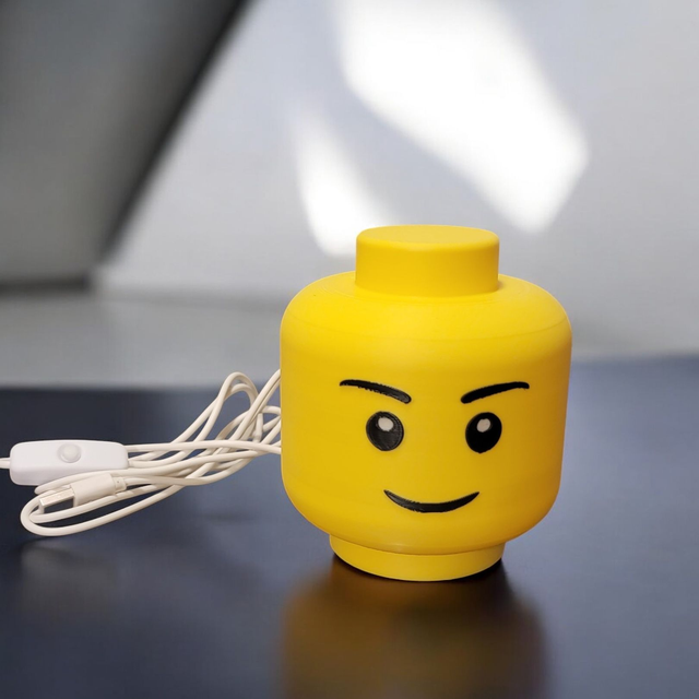 Lampe 3D Tête LEGO LED - Construis une déco fun et lumineuse ! 