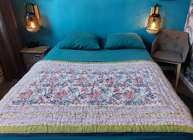 Édredon fait main en coton imprimé bloc - Plaid ou couvre-lit florale réversible - Vert, bleu, orange, rose, blanc