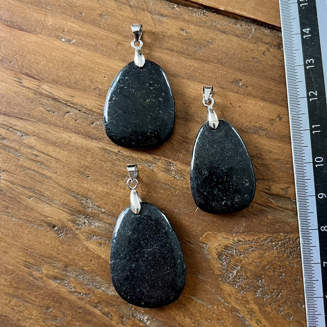 Pendentif en Nuumite (indienne) et bélière argent 