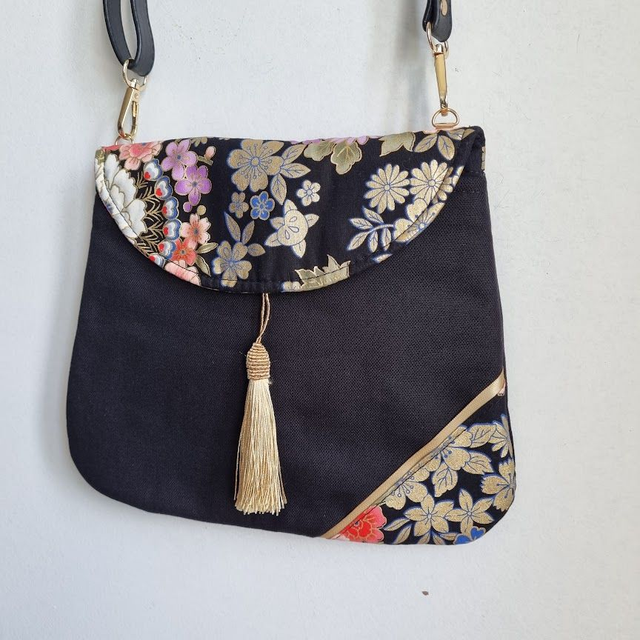 Sac pochette élégante "Kanako" noir doré