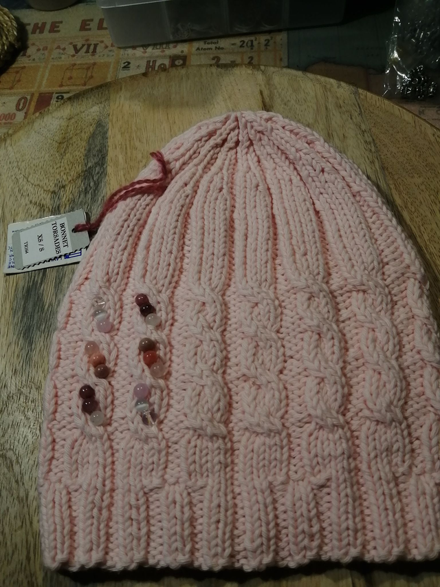 Bonnet brodé en perles