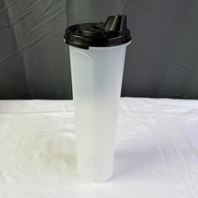 Eidgenosse rund 1,1 l mit Ausgießer (Art.-Nr. 3.04)