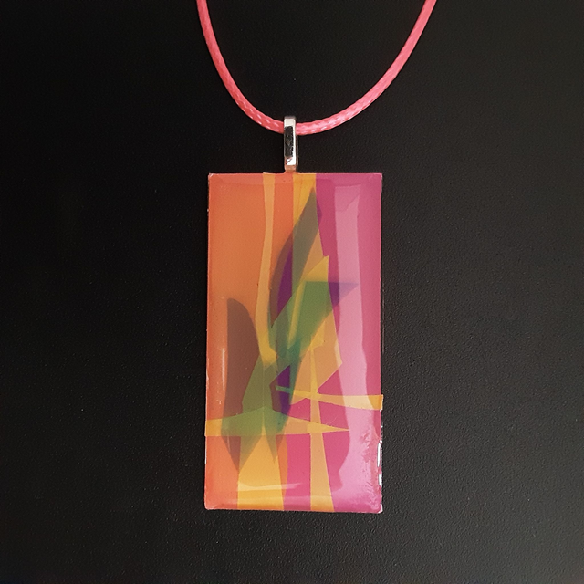 Pendentif rectangle collection Enti color dominante de rose et incrustation bleue
