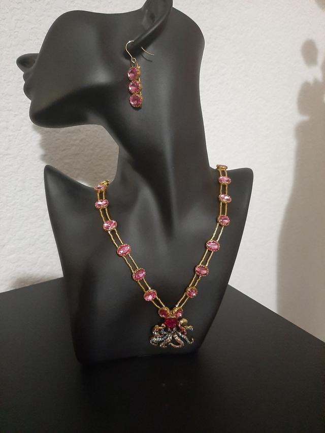 Parure ras de cou imite quart rose- doré en perle de verre et perle  strass		