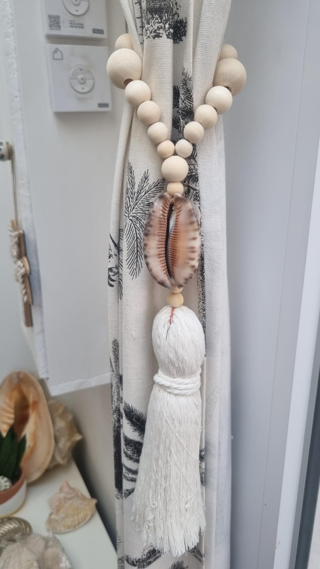 Embrasse coquillage arabica pompon beige 