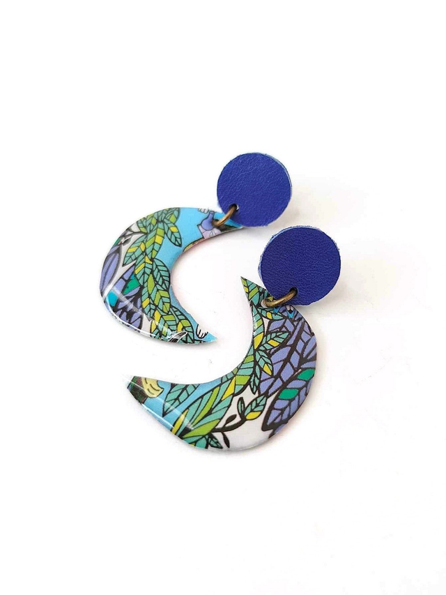 Boucles d&#039;Oreilles Lunes Minimalistes en Carte de Tarot &amp; chutes de Cuir Recyclées - Végétales