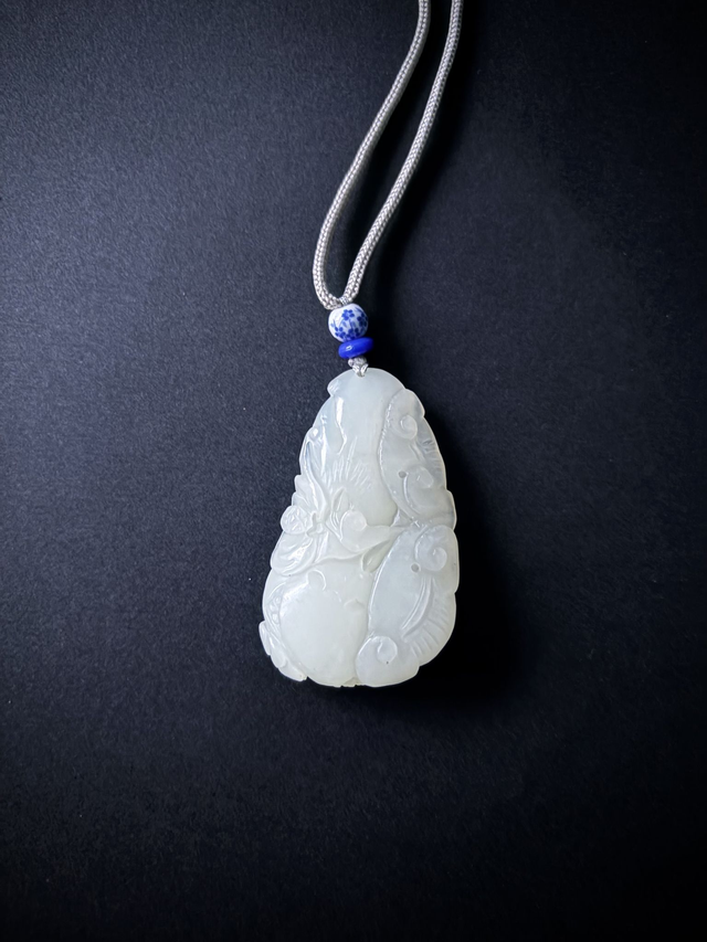 Collier en jade hetian sculpté en Fú