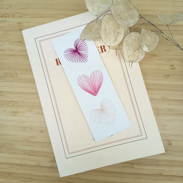 Marque-pages brodé Cœurs roses