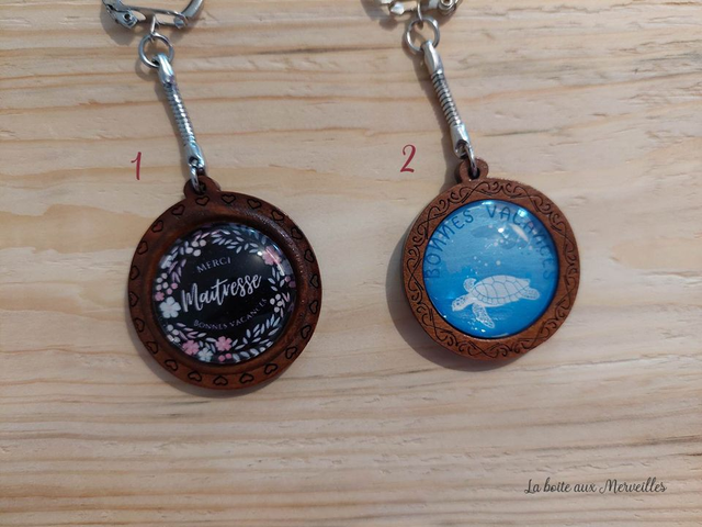 Porte-clé cabochon bois Message maîtresse/maître