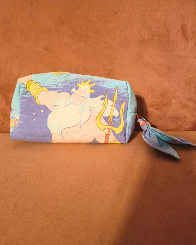 ✨ Trousse matelassée upcyclée – Édition La Petite Sirène (Ariel & Roi Triton) ✨