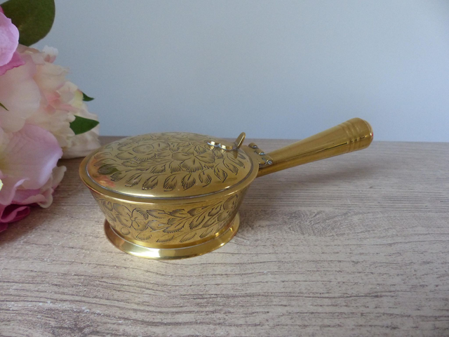 Ramasse-Miettes Vintage en Laiton Gravé – Majordome Silencieux des Années 1960, Artisanat Indien Élégant, Objet Décoration Table