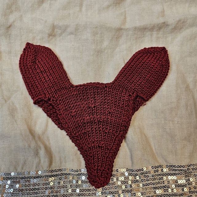 Korvahuppu (neulottu) - Knitted hobby horse ear bonnet