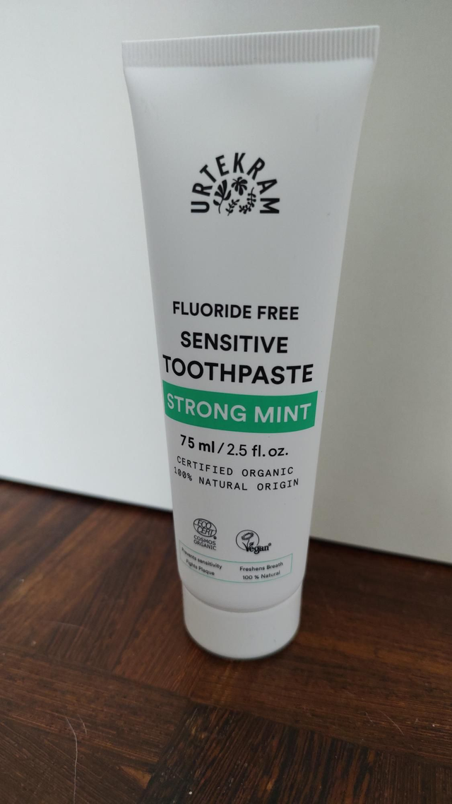 Urtekram - Tandpasta sensitive strong mint