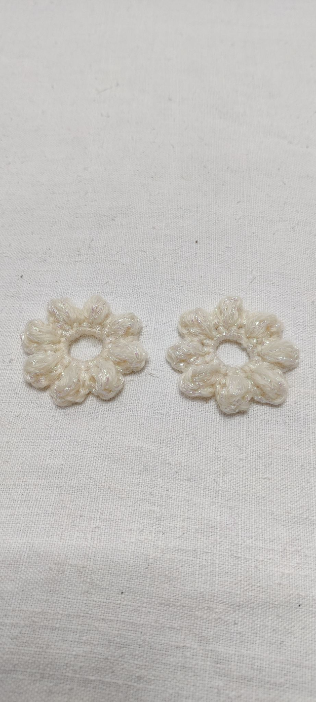 Duo Fleurs Pampilles Pomponettes Blanches Irisées