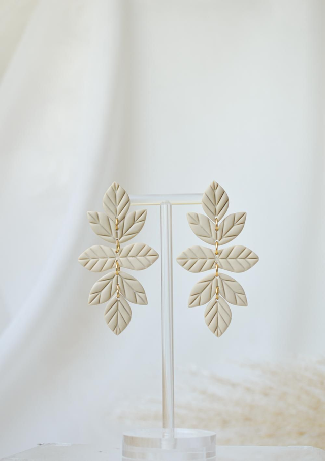 Leflight kolelcija - Veliki bež uhani v obliki listov 