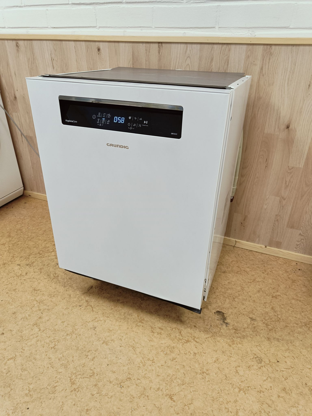 3 tasoinen Grundig 60cm tiskikone