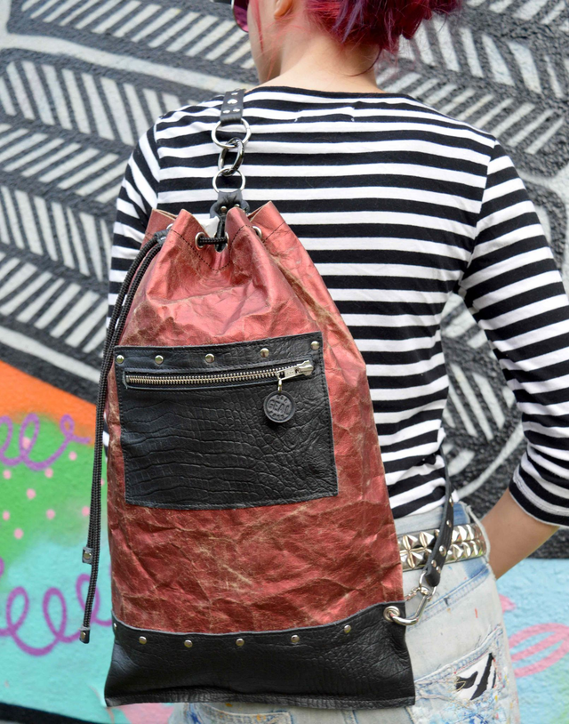 Wornout-metallic-red crossbody Bag "FIT"