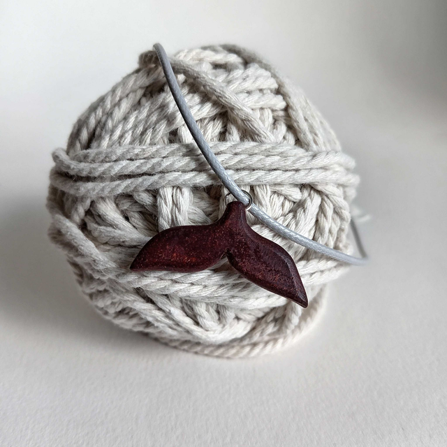Pendentif queue de baleine
