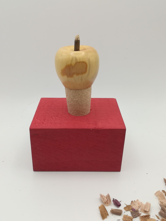 Bouchon de bouteille pomme , bois de buis