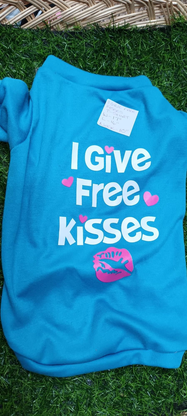 I give free kisses t-shirt 