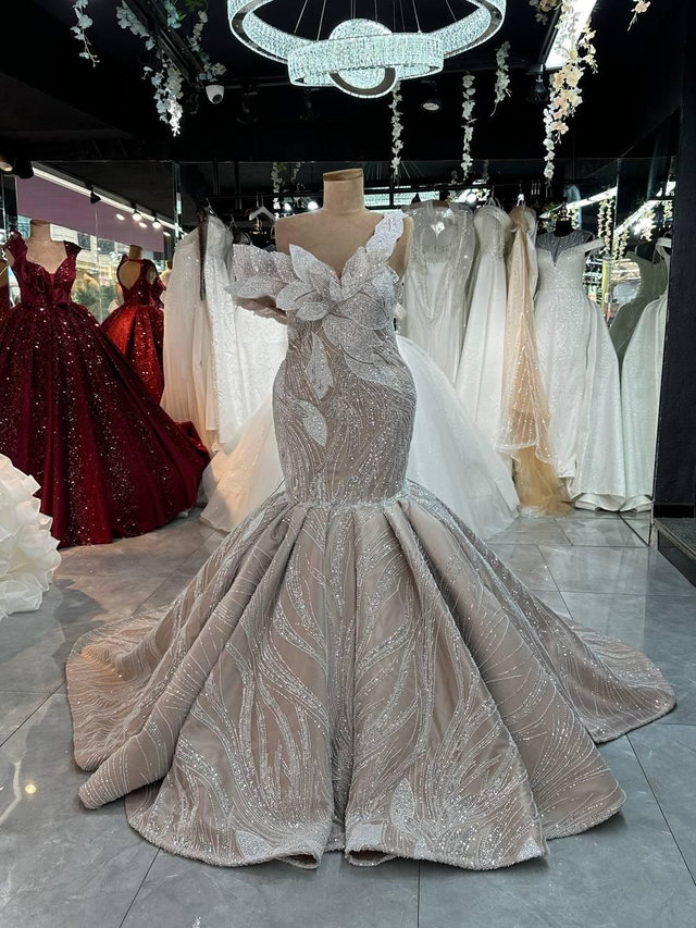 Robe de Mariée Sirène avec Paillettes Col V Motifs Fleurs / Réf : RMS91