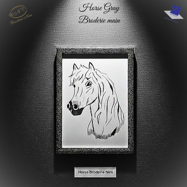 Tableau Brodé "Cheval Gris Tribal" – Art Textile & Tradition – Pièce Unique