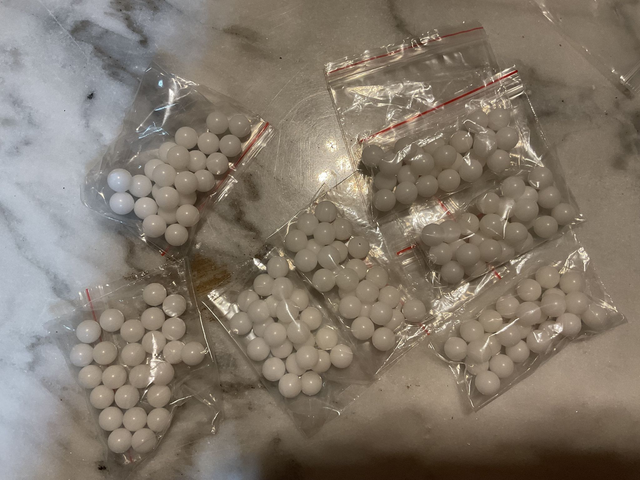 02P2 ... Billes   10 mm POM dur blanc  pour lance pierre 