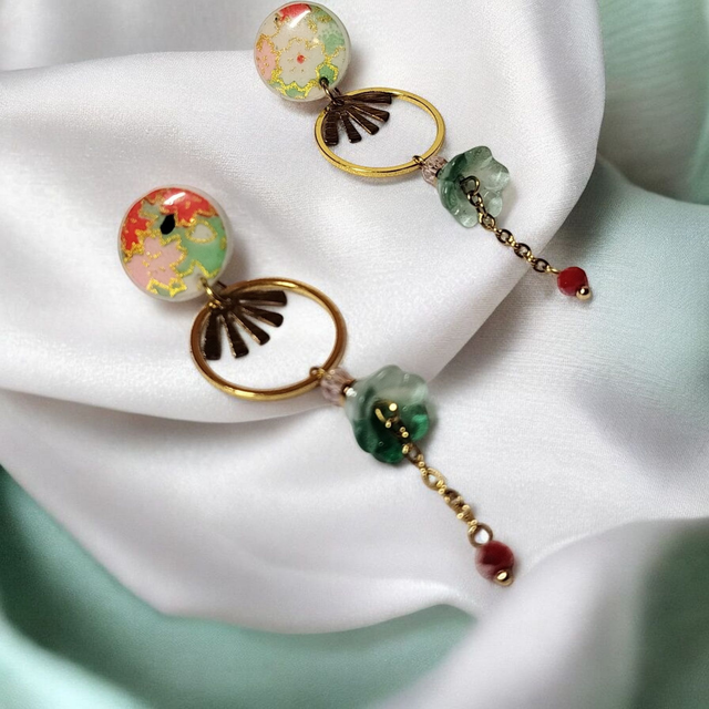 Boucles d'oreilles pendantes motifs japonais vert d'eau rouge