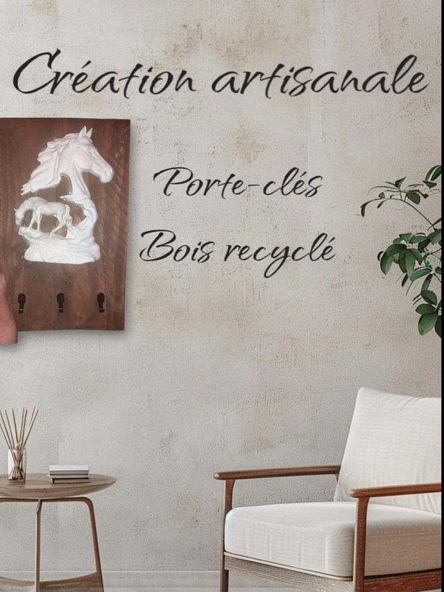Decoration murale Porte-clés bois recyclé et cheval en plâtre 