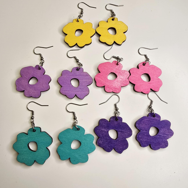 Retro kukkakorvakorut