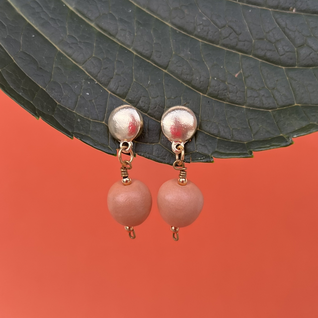 Brinco Bola Pequeno Dourado Tarracha — Peça ÚNICA