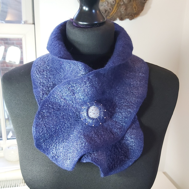 Roll Edge Ruffle Collar