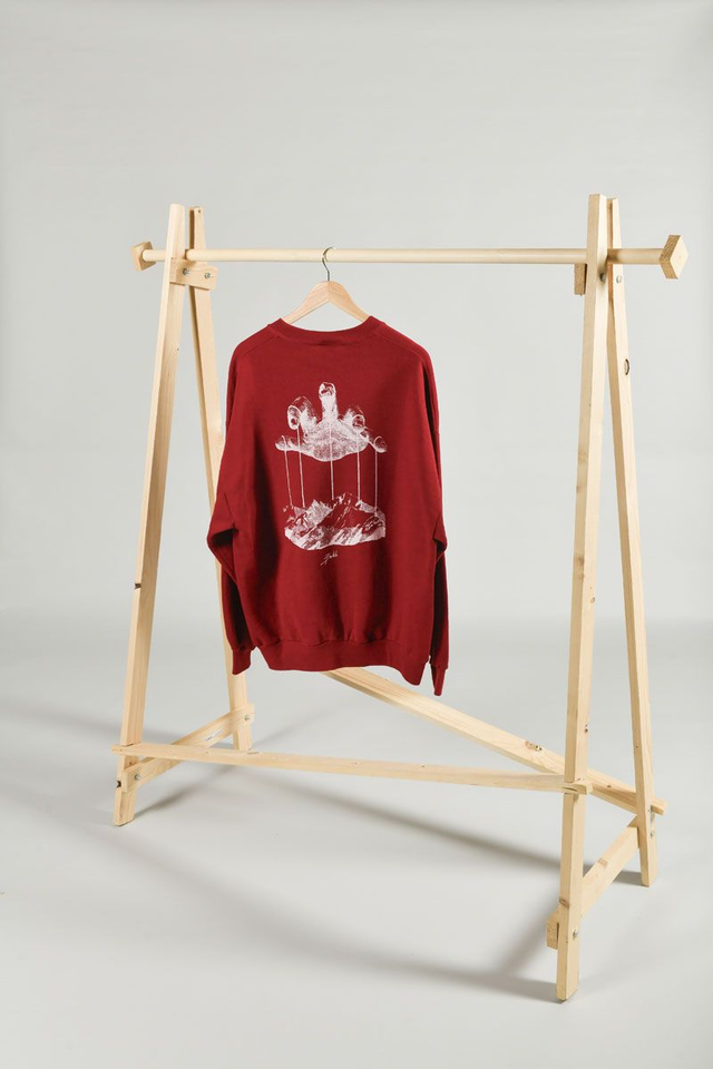 Sweat rouge Jerzees seconde main sérigraphié – Œuvre montagne pantin