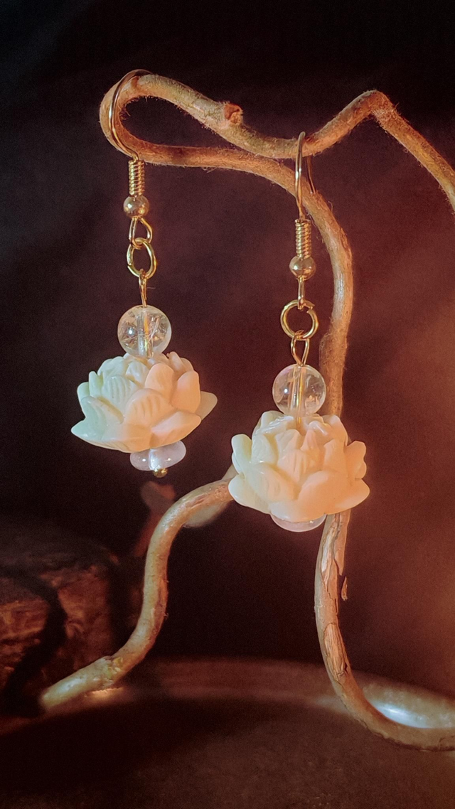 Boucles lotus ivoire végétal, cristal de roche et citrine