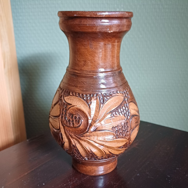 Korond | Vaas Handgemaakt Roemeens aardewerk Volkskunst Bewerkt Uitgesneden details Bloemmotief (diameter 9,0 cm | hoogte 14,0 cm) | Vintage
