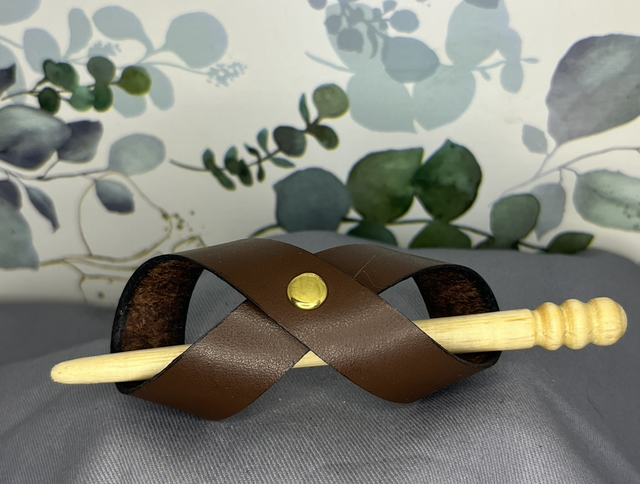 Broche cheveux - étreinte de cuir