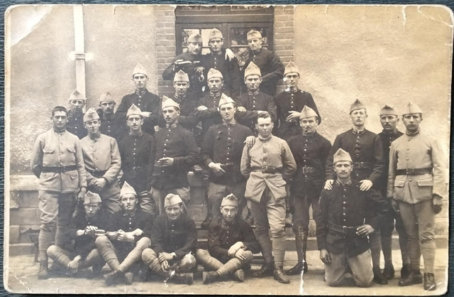 Lot Militaire 14-18. Grande photo de groupe et petite photo manuscrite