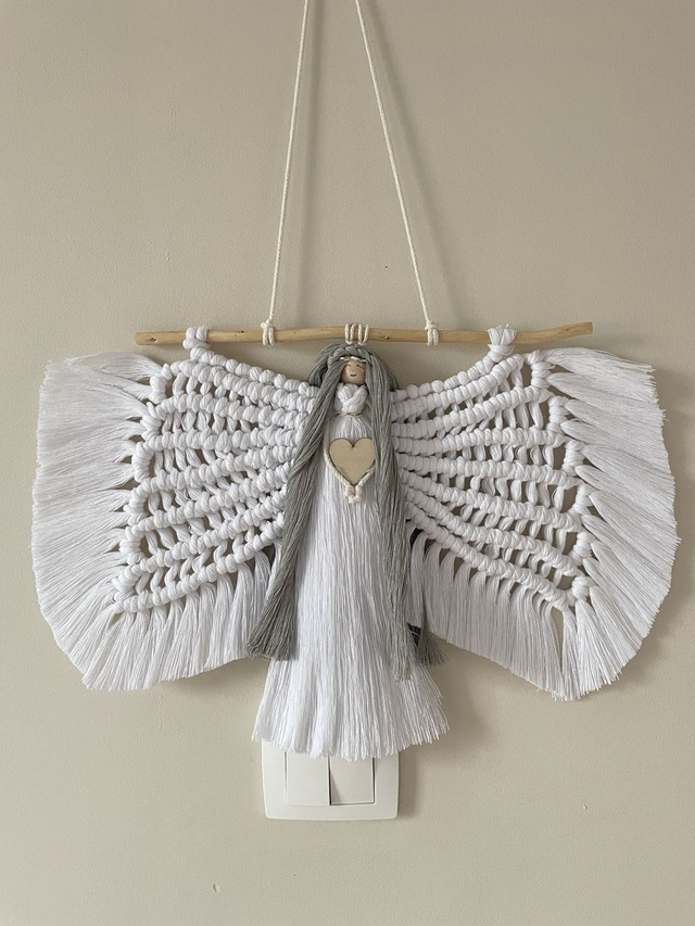 Ange aux ailes déployées